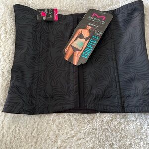 (NWT)Maidenform Black Sculpting Waist Cincher